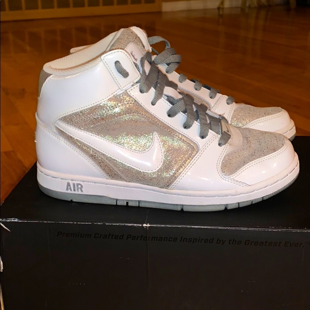 NIKE Dunk High Top Sneaker (used)